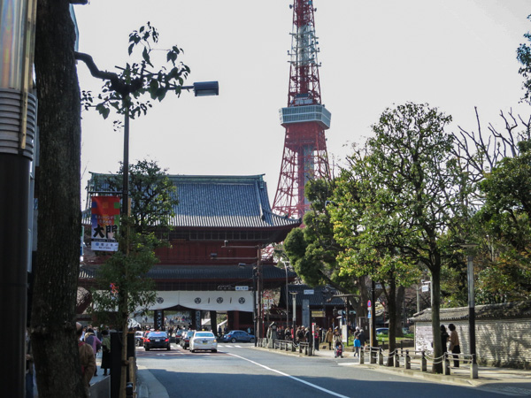 Walk on a wheelchair in the vicinity of Shibadaimon and Tokyo Tower