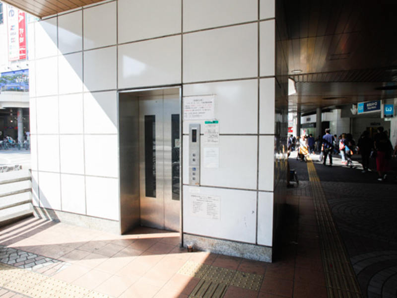 車いすで利用　駅エレベーター新宿駅　西口　丸ノ内線新宿駅西口