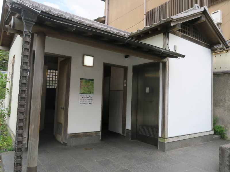 Yamanouchi Public Restrooms