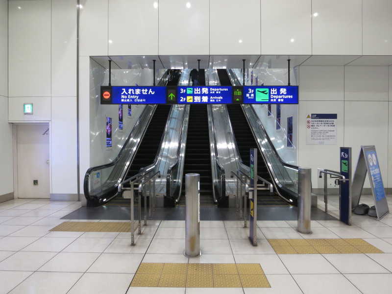 Escalators behind the elevator are also available.