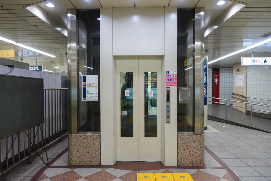 Elevator to the Chiyoda Line platform