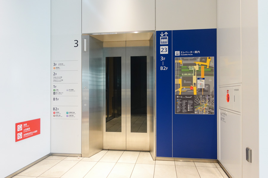 23番エレベーター3階