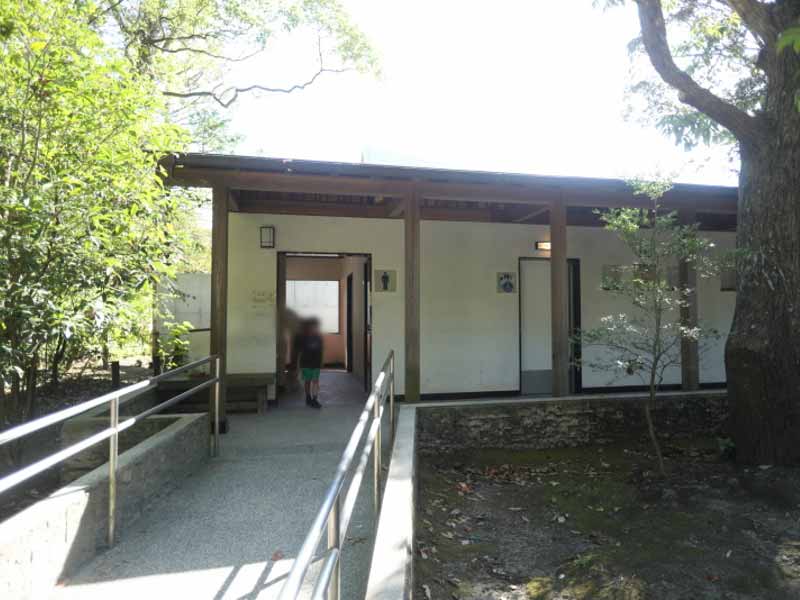 Public Restrooms inside the precinct of Hachimangu