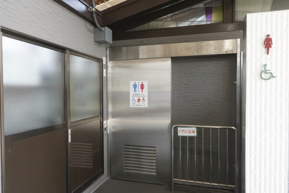 Wheelchair accessible restroom