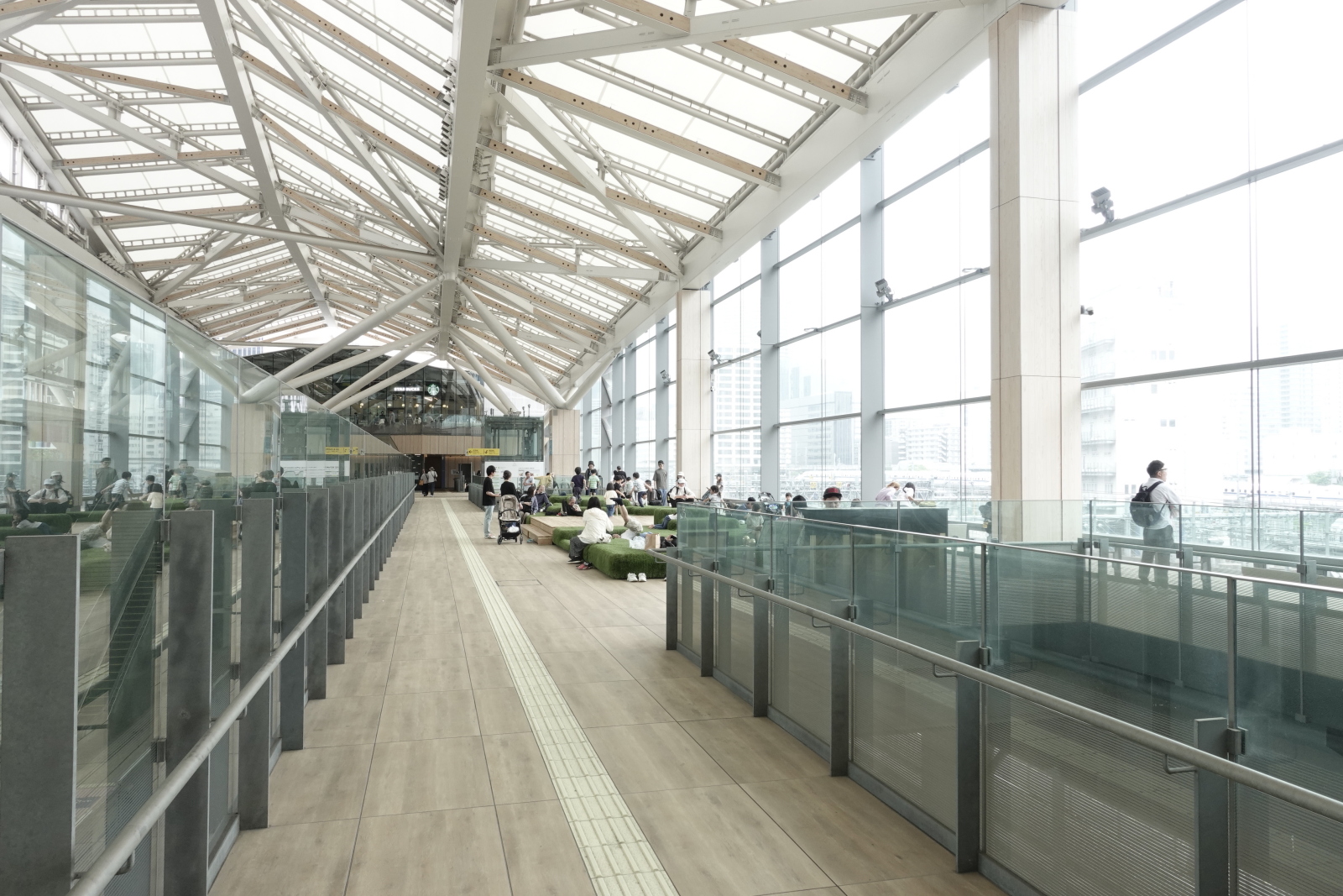 Passageway connecting North and South ticket gates