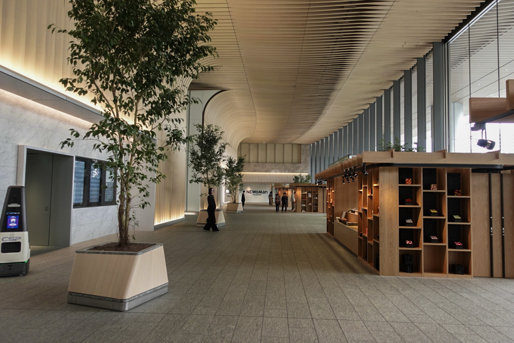 LINKPILLAR 1 NORTH lobby